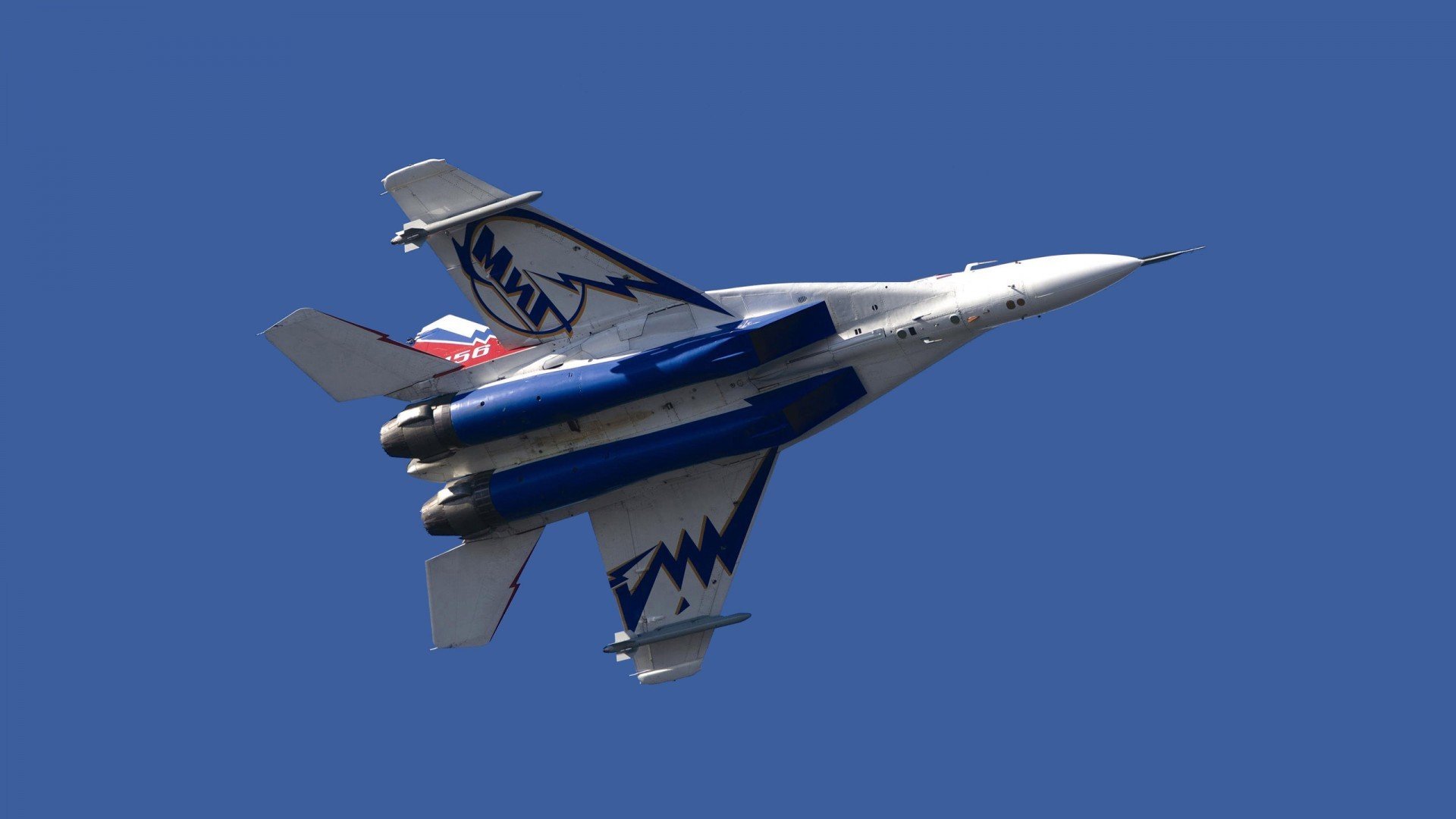 裁判判罚标准国际接轨提升公平性，国际比赛裁判语言